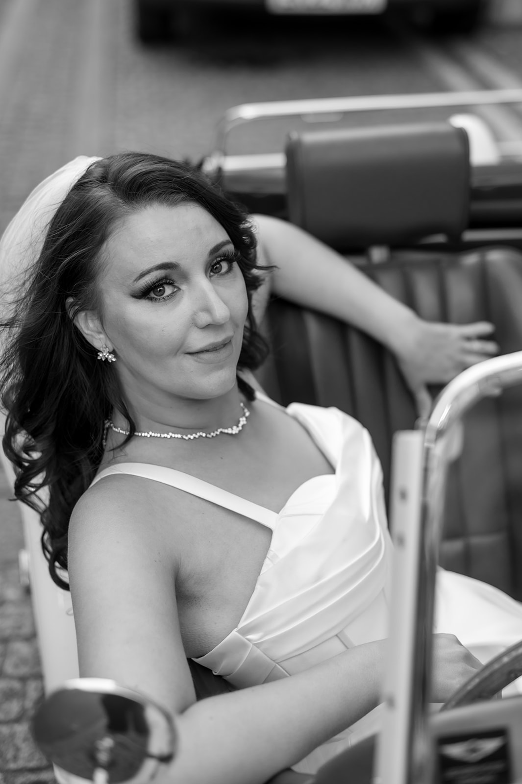 Black and white bridal portrait in the Morgan 4/4